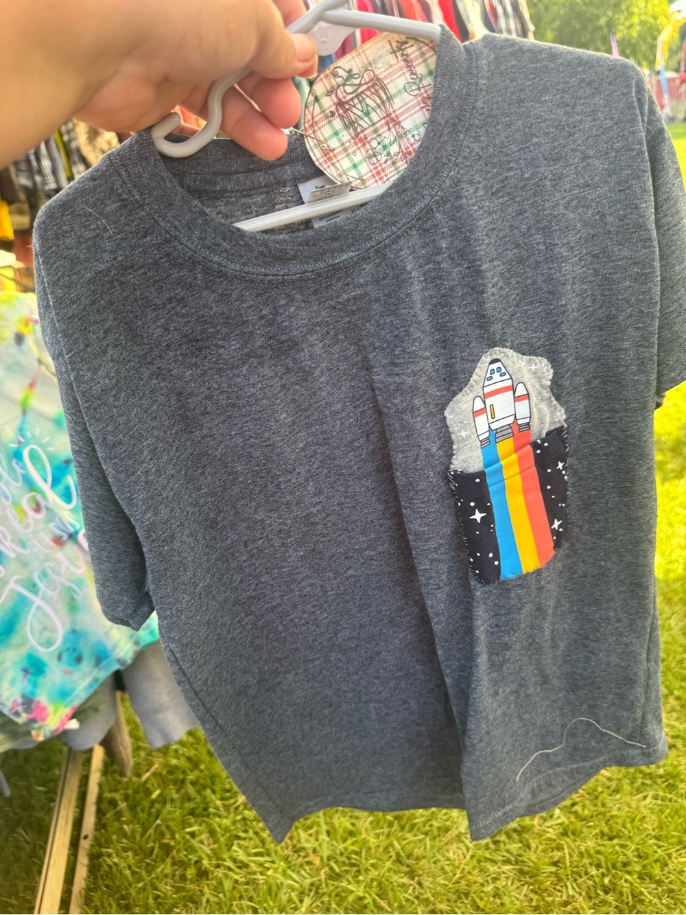 Soft Style Charcoal Gray Kids Tee with Rocket Pocket
